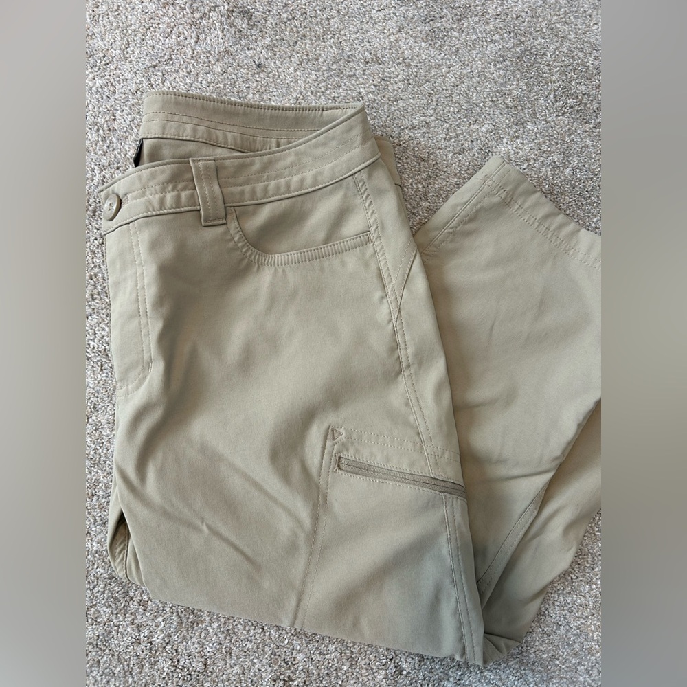 EDDIE Bauer khaki  capris 12